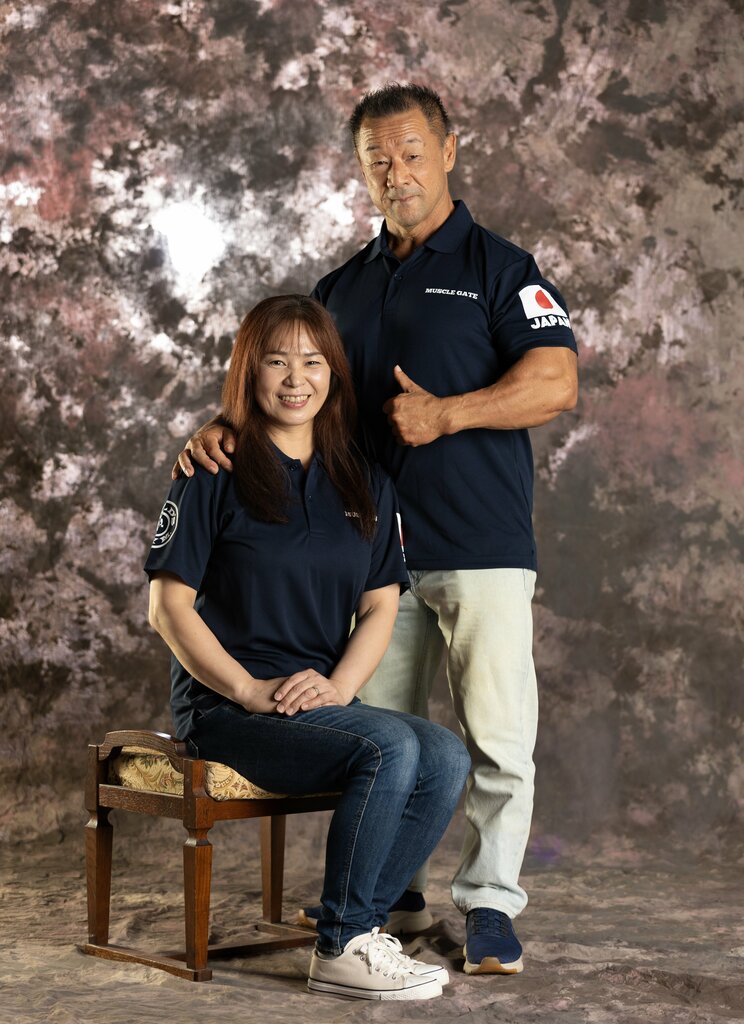 合戸孝二さん(右)と妻の真理子さん(撮影／岡部みつる)