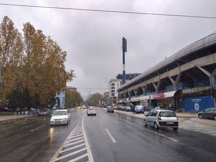 ジェレズニチャルのスタジアム前の大通りが「イビツァ・オシム通り」になっていた