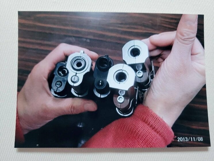 加害者たちのエアガン。中には改造が施されているものもあった（写真／家族提供）