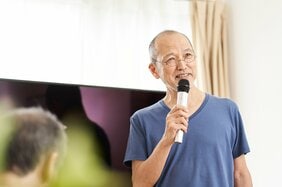 「こんなに元気なのに…」要介護3の高齢者がデイサービスで週5のカラオケざんまい⁉ 介護保険不正のあきれた実態