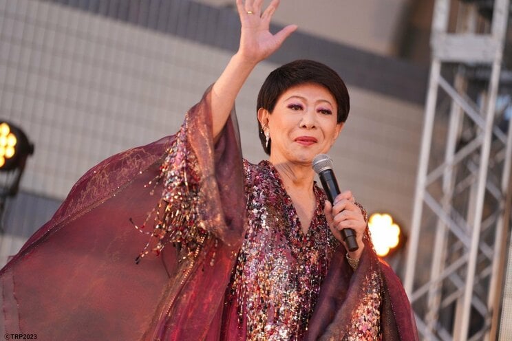 〈美川憲一が振り返る紅白〉小林幸子との“豪華衣装対決”で「パチンコ屋みたい」発言は真っ向否定。最近の紅白は「名前もわからない歌手ばかり。私をまた紅白に出しなさいよ！」_7