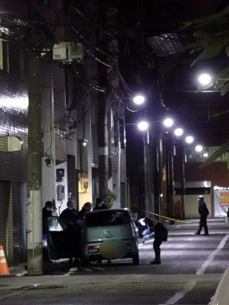 東上野の現場付近に乗り捨てられた車両（撮影／集英社オンライン）