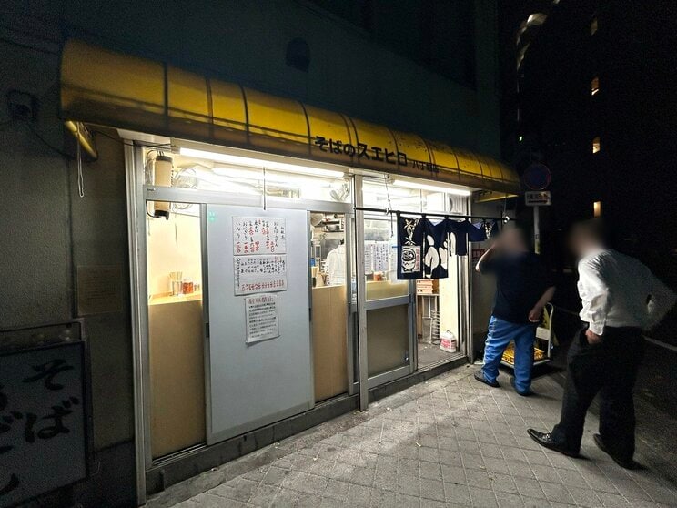 深夜1時から営業する「そばのスエヒロ八丁堀店」（撮影／ライター神山、以下同）