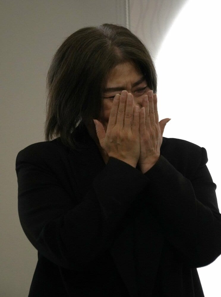 昨年10月31日、伊東市議会から２回目の不信任を議決されて失職が決まった直後、記者会見で涙を流した田久保前市長（撮影／集英社オンライン）