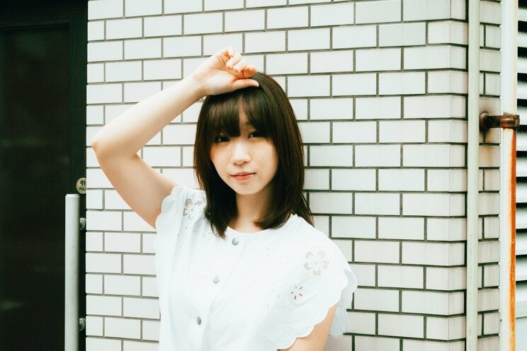 「私も陰キャで中二病だったので…」伊織もえ×『僕ヤバ』のコラボ写真集が発売！_12