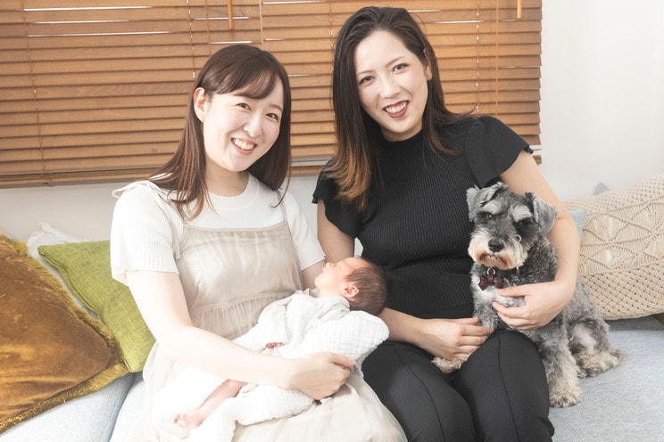 ぽっちさんとみち子さん、そして生後1ヶ月未満の息子さんと、愛犬・ダリくん