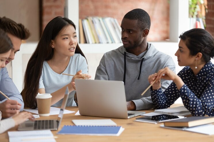 日本の大学で”謎の学部学科”が乱立した理由…カタカナ語学部に「国際」「情報」「子ども」を学科名に多用。ツケを払わされる卒業生の末路_1