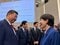 内閣公報の正式な写真でもなく、中国側の許可も得ずに高市首相が投稿した写真。2025年10月31日APEC首脳会談で習近平とあいさつを交わした高市首相=31日、韓国・慶州（高市首相のXから） 
