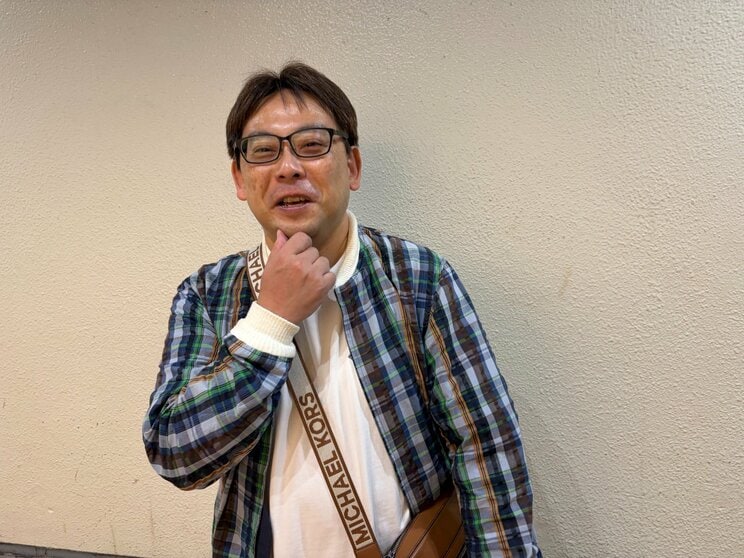厳しい教義のもとで育ち、不登校、ひきこもりを経験しながら、自分の人生を見つけた石崎智展さん（写真／集英社オンライン）