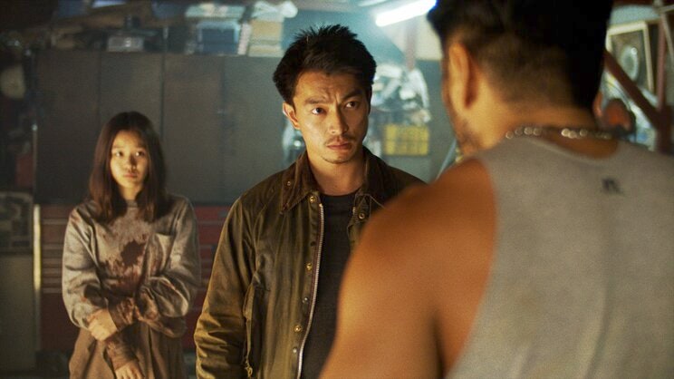 主演を務めた森田想(左)と遠藤雄弥（中央）　映画『辰巳』より