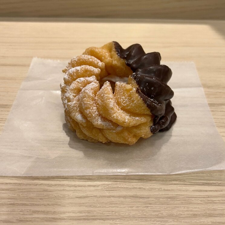 ミスタードーナツの「エンゼルフレンチ」（撮影／集英社オンライン編集部）