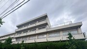 〈卒業式に発覚!〉修学旅行費など積立金約1300万円を着服した小学校教頭「自分に任せてほしい」と口座管理を独占…保護者は「何も話すなと学校から言われていて…」