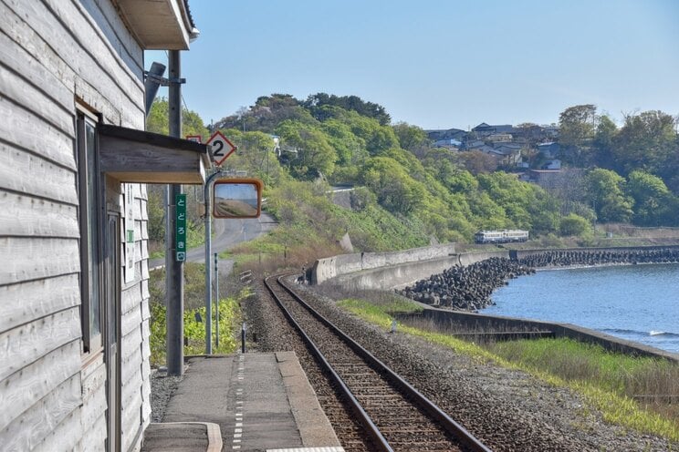 〈日本一の難読駅〉「驫木駅」これ、なんて読む？ JR駅名で最多30画の漢字を使う青森の小さな無人駅…「馬が3頭も驚いた」という名前の由来と日本海を望む絶景_5