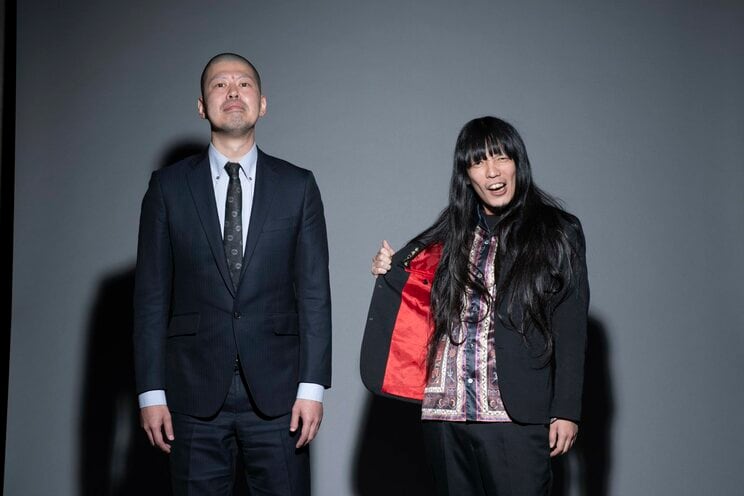 「文珍師匠はホンマはやさしい方やけど…」と話す金属バットの2人