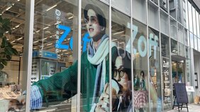 〈SnowMan目黒蓮の驚くべき経済効果〉新規出店ゼロでも売上2割増のZoff…“推し活”消費の最前線