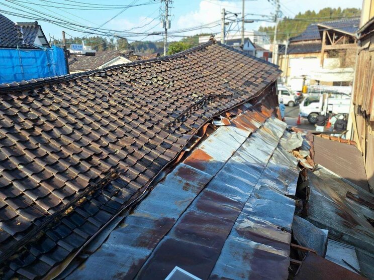 「突然、天井が落ちて叫び声をあげた記憶はあるんですが…」17時間、倒壊家屋の下敷きになり奇跡的に救助された男性（77）が語る恐怖体験「不思議と喉は渇かず、空腹も感じませんでした」〈ルポ能登半島地震・珠洲市〉_32