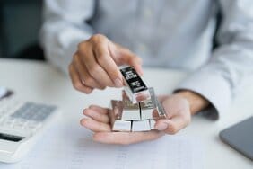 なぜ私たちは「投資」をしなければならないのか?　 労働者から金融所得を得る「資本家」へと進化することがもたらす富