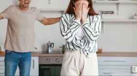 「母親なのに、ひきこもりやがって」優しかったはずの夫がなぜ…48歳主婦に訪れた悲劇と不登校になった子どもが気づかせてくれた“本当の自分”