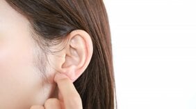 気圧の変化でなんとなく不調、ぐっすり眠れない…は耳を温めれば改善する!