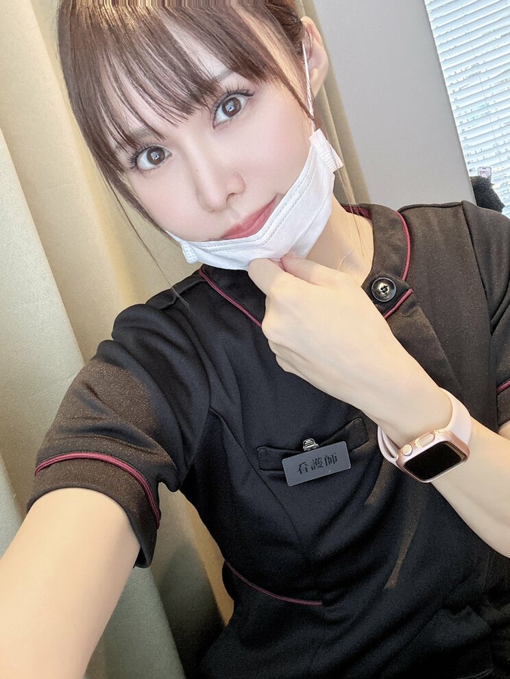 現在は美容クリニックの看護師としても働く河合氏。写真/@cyome_romanticより