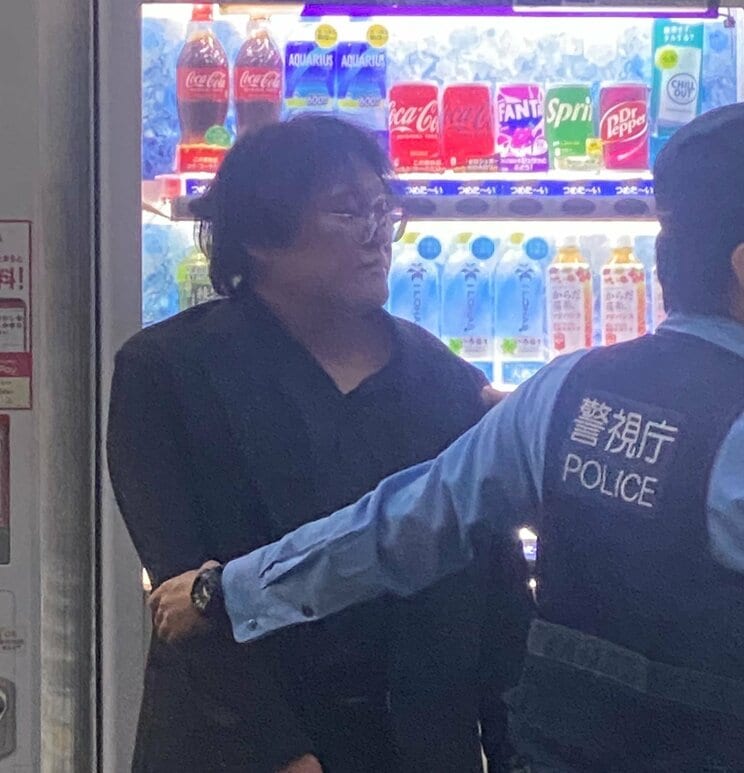 身柄を確保された千明被告（撮影/集英社オンライン）