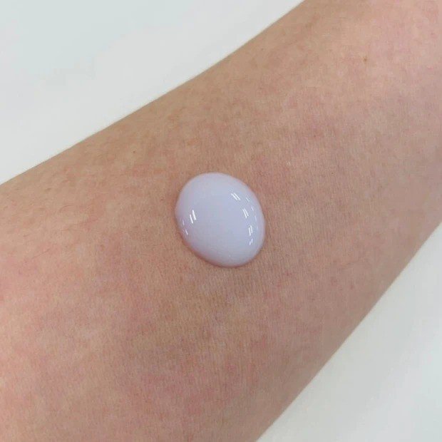 敏感に傾き始めた秋の肌に優しく潤いをチャージする美容液【マキアエディターズの「オッス！推しコス」】_2