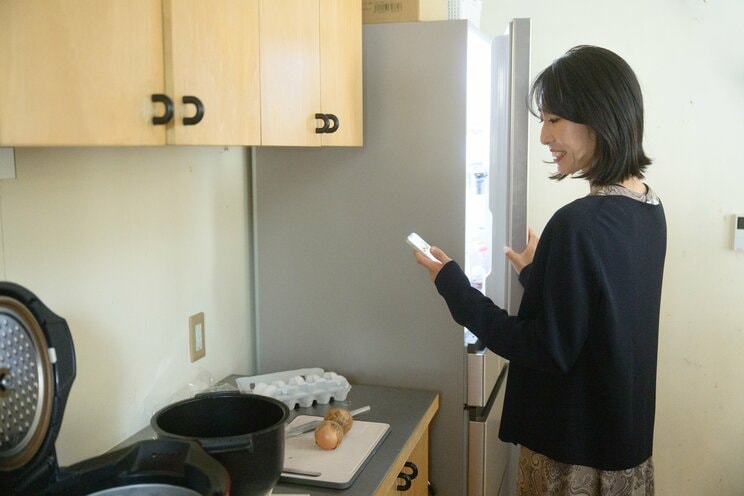 AIを家事に活用することで「ゼロから考える負担が減った」と語る宮崎さん