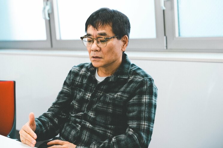 子どものアイデアを面白そうに振り返るいとう