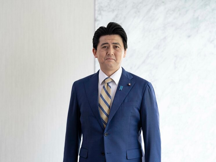 安倍晋三元首相のものまね芸人・ビスケッティ佐竹さん(撮影／石垣星児、以下同)