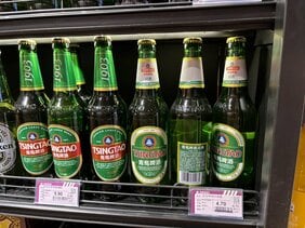 〈中国・青島ビール放尿動画〉「昨日今日は全然注文出てないよ」中華料理店主はゲンナリ…中国では「株価や名誉を下げるためのイタズラだ」韓国は大騒ぎ、台湾では…