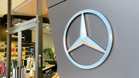《10年連続輸入車売上1位》なぜメルセデス・ベンツは支持されるのか? “クルマを売らないショールーム”からの妥協なき仕掛け…「ONE PIECEコラボ、アウトドアブームのSUV、車だけでなく…」