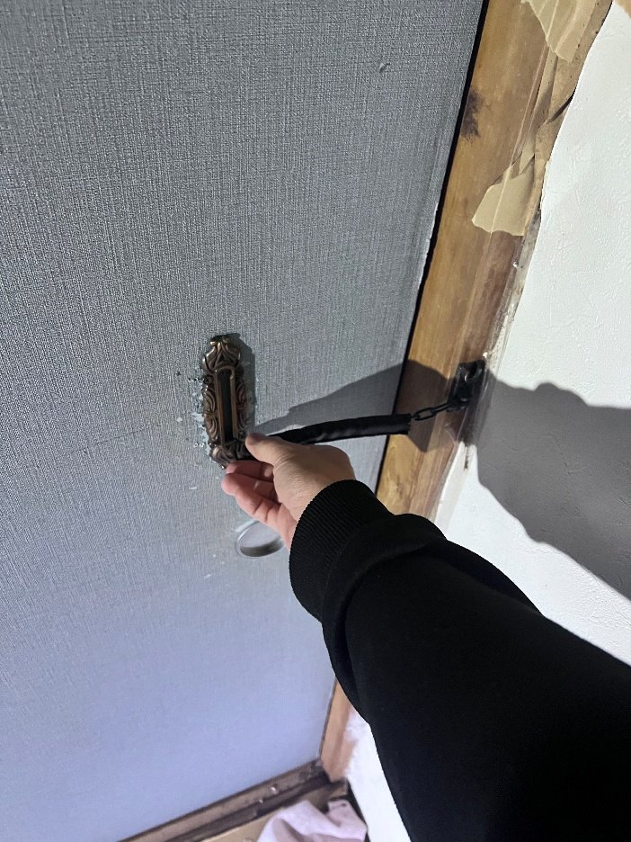 ガッチリとロックされた引き戸（画像／ふかぽんさん提供）
