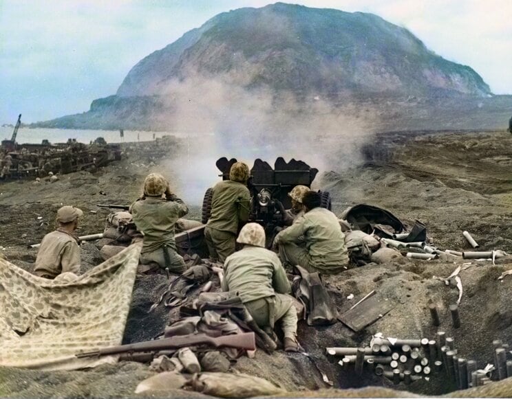 〈終戦81年〉出撃前の特攻隊、原爆のきのこ雲、火炎放射器で焼かれる沖縄…AI技術と対話をもとにカラー化した写真が繋ぐ“過去と現在”_42