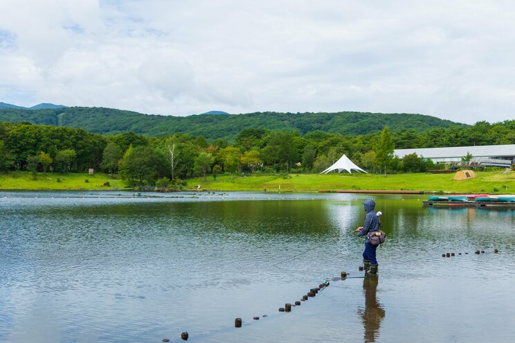 温泉に釣りにカフェにドッグランにショッピング…キャンプの先入観をくつがえすスノーピーク「SHIRAKAWA KOGEN Campfield」の楽しさ_04