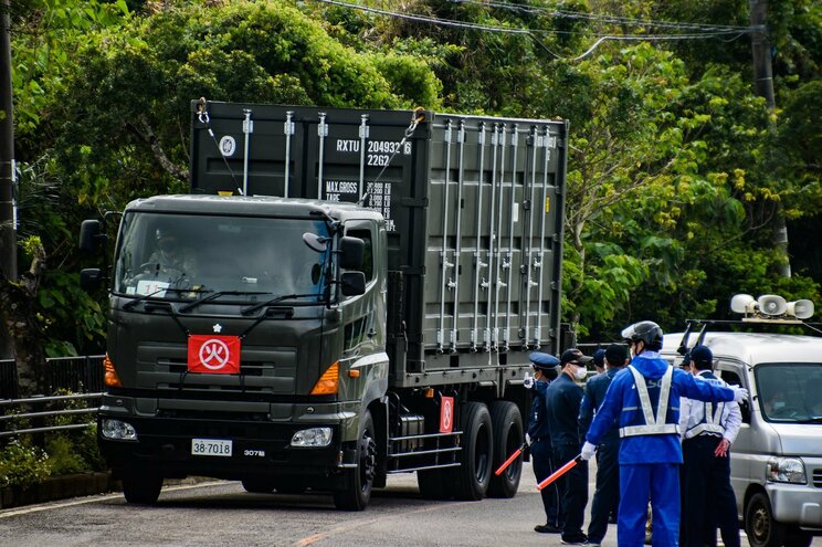 〈緊迫ルポ〉「地球上から消え失せろ！」抗議者を機動隊が排除し、陸上自衛隊石垣駐屯地にミサイルが搬入された一部始終_11