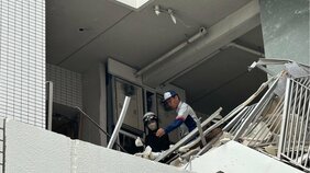 〈川口マンション大爆発〉「自らガス栓開けたが死にきれず」「その後タバコ吸って」建物周辺も大破…あのマンションは今? 迷惑すぎる中国籍の男は精神鑑定へ