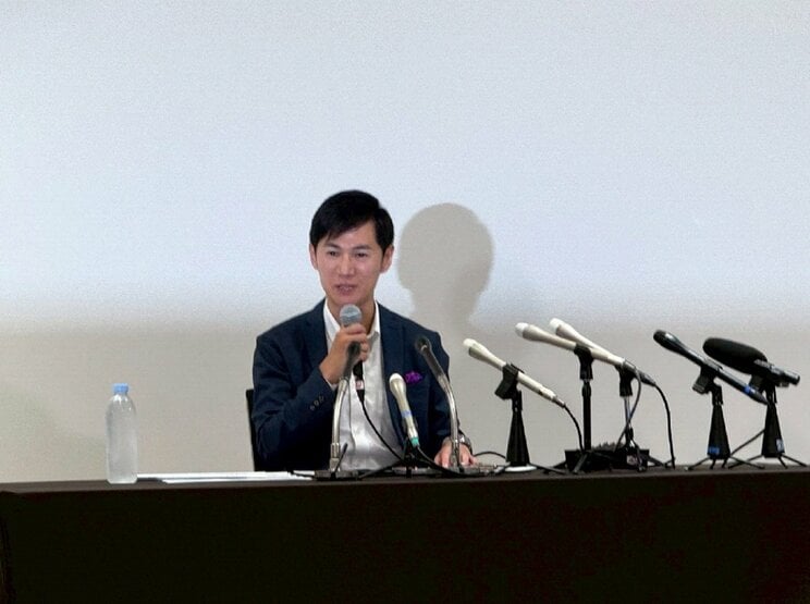 会見する石丸氏（撮影/集英社オンライン）