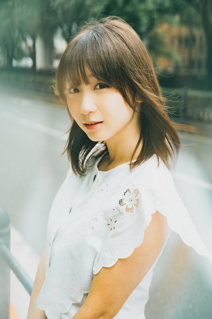 「私も陰キャで中二病だったので…」伊織もえ×『僕ヤバ』のコラボ写真集が発売！_16