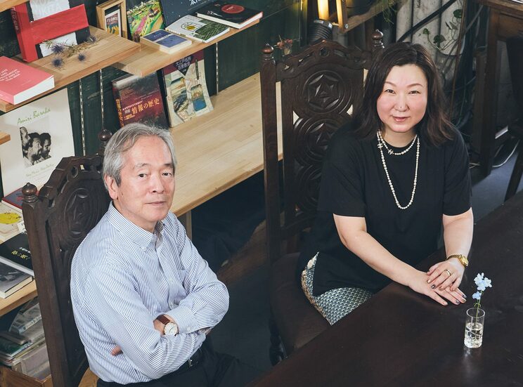 赤坂憲雄（左）、三浦しをん（右）