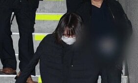 〈三菱UFJ銀行・17億円窃盗〉「“和久井映見似”はさすがに盛りすぎ」なぜいまだに週刊誌報道で「◯◯似」は使われるのか? 記者に聞いた“ぶっちゃけウラ事情”