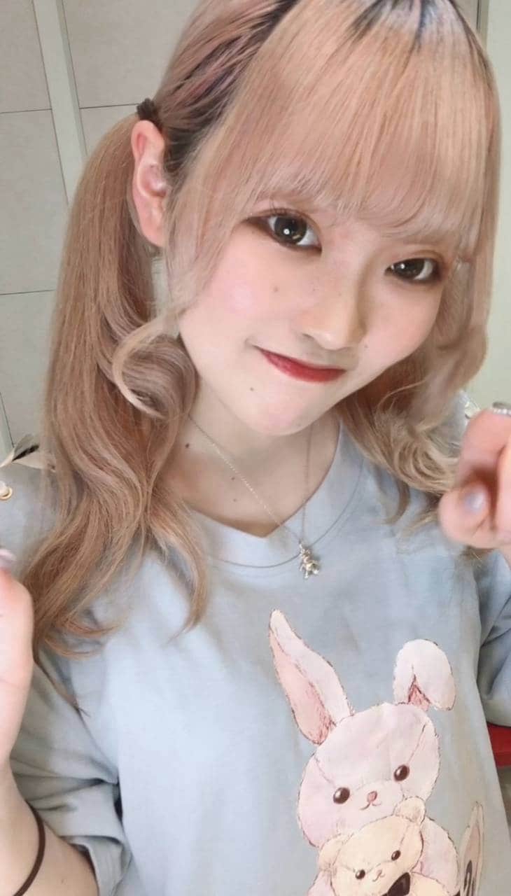 「どんな美女に生まれ変わっても、ずっと苦しいまま」二重から一重に戻した25歳美容インフルエンサーが、今も月1回の美容施術を受ける理由_28