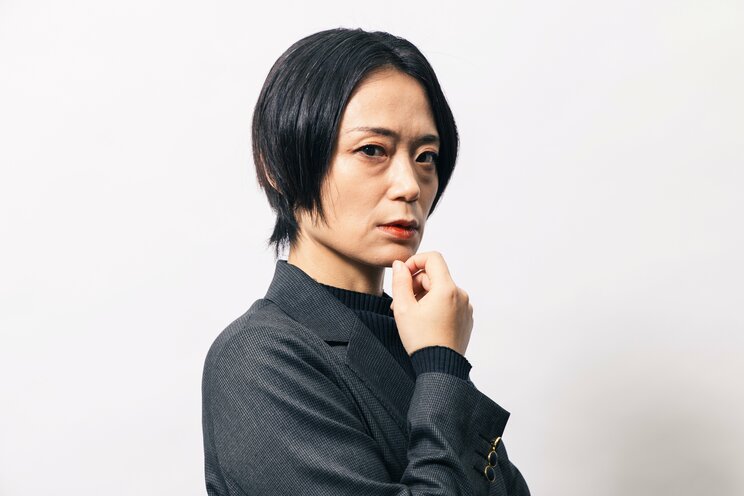 『人恋しくて女性用風俗に行ったあとで考えたお金とケアと欲望のこと』の著者・藤谷千明さん　（撮影／中央公論新社）