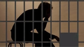 気力と生命力を削ってゆく独房での生活…1週間で30分の陽の光、エアコンなし、会話なし…被疑者になった弁護士が明かす「人間として尊重されていない感覚」