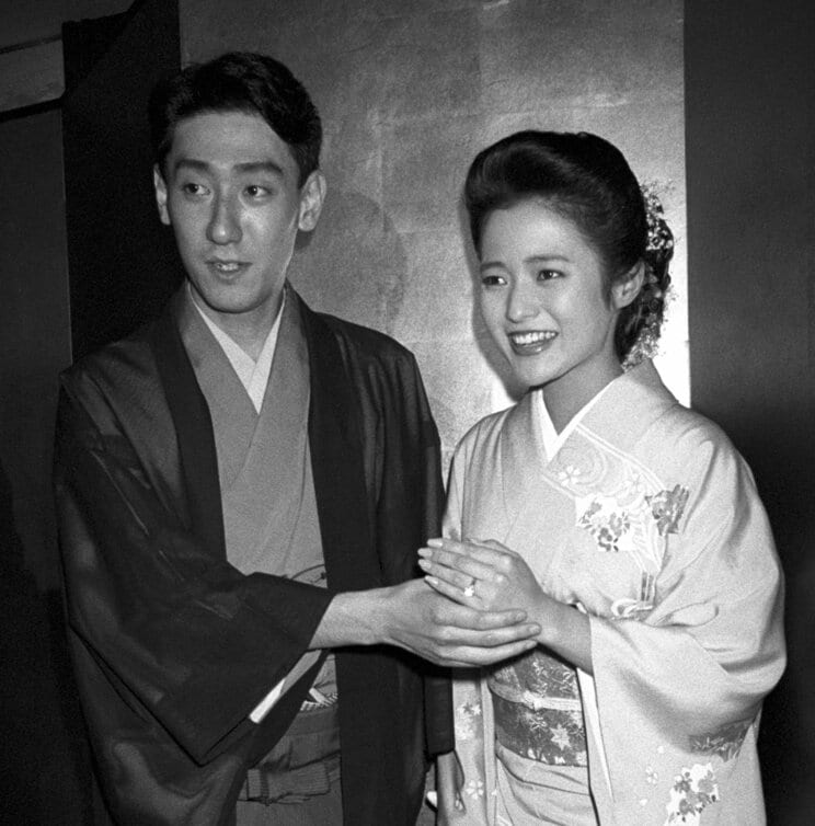 1991年6月12日に婚約発表した中村芝翫と三田寛子（写真／共同通信社）