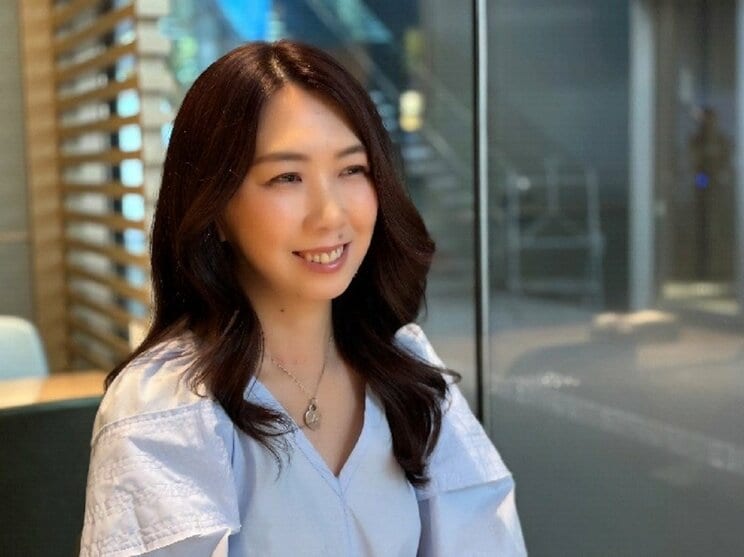 取材に応じる大島さん（撮影/集英社オンライン）