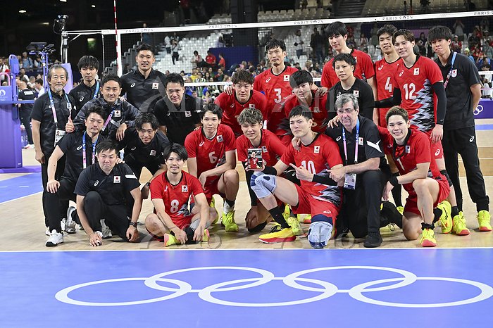 パリ五輪を戦い終えた男子バレー日本代表　写真／エンリコ/アフロスポーツ