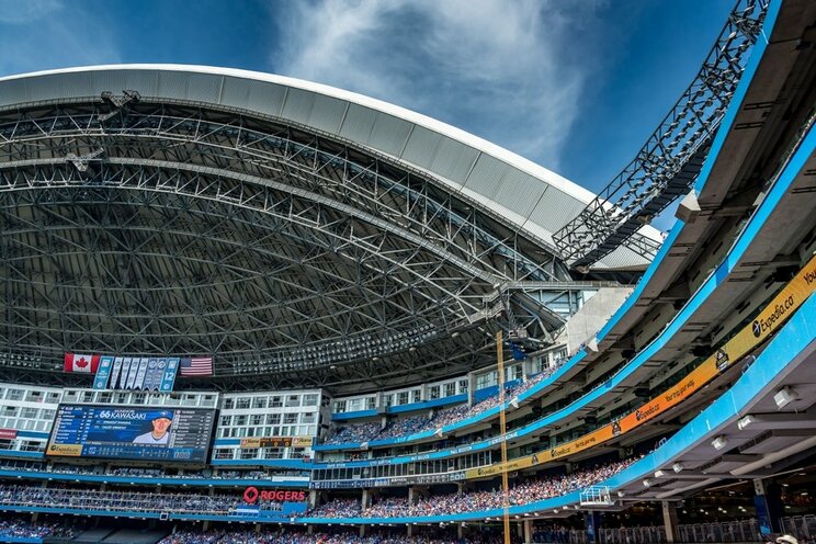 今季から岡本選手が加入するトロント・ブルージェイズの本拠地「ロジャーズ・センター」（写真／shutterstock）