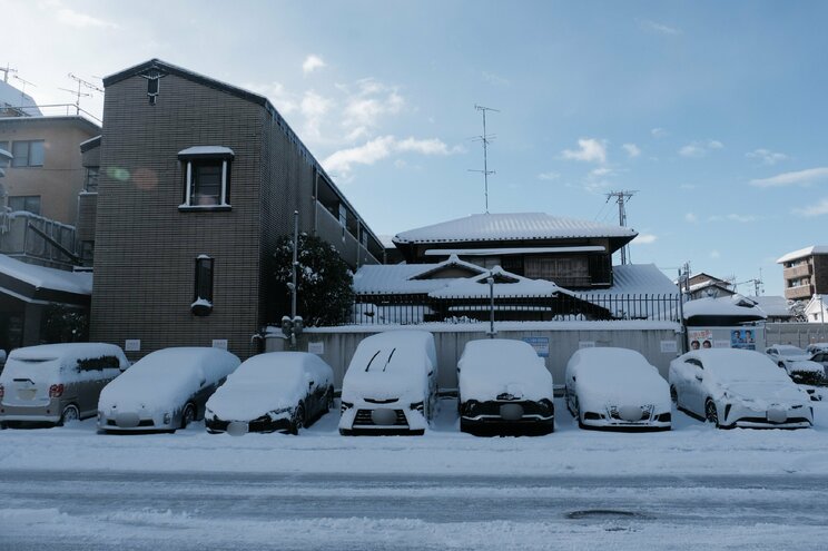 〈大寒波襲来・写真多数〉電車はストップ・渋滞40キロ・タクシー大行列・立ち往生、それでも開いていた牛丼屋に安堵…豪雪の京都ルポ「完全に大雪をなめていました」_13