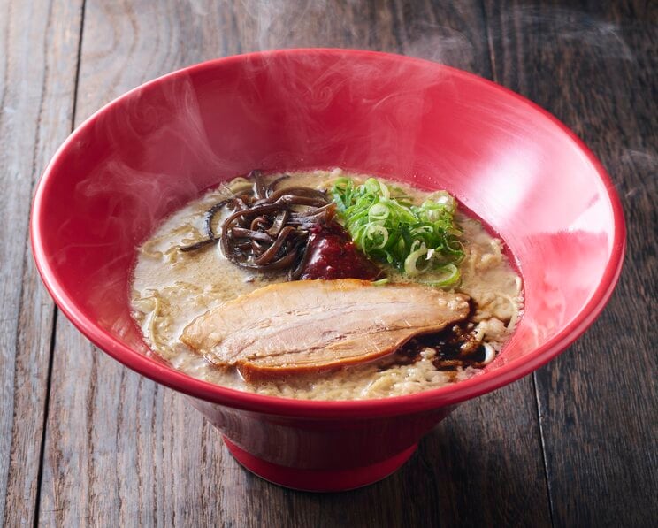 一風堂の定番メニュー「赤丸新味」（写真提供：力の源ホールディングス）
