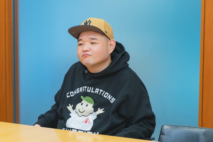 娘を持つパパとして複雑な表情をする内山さん